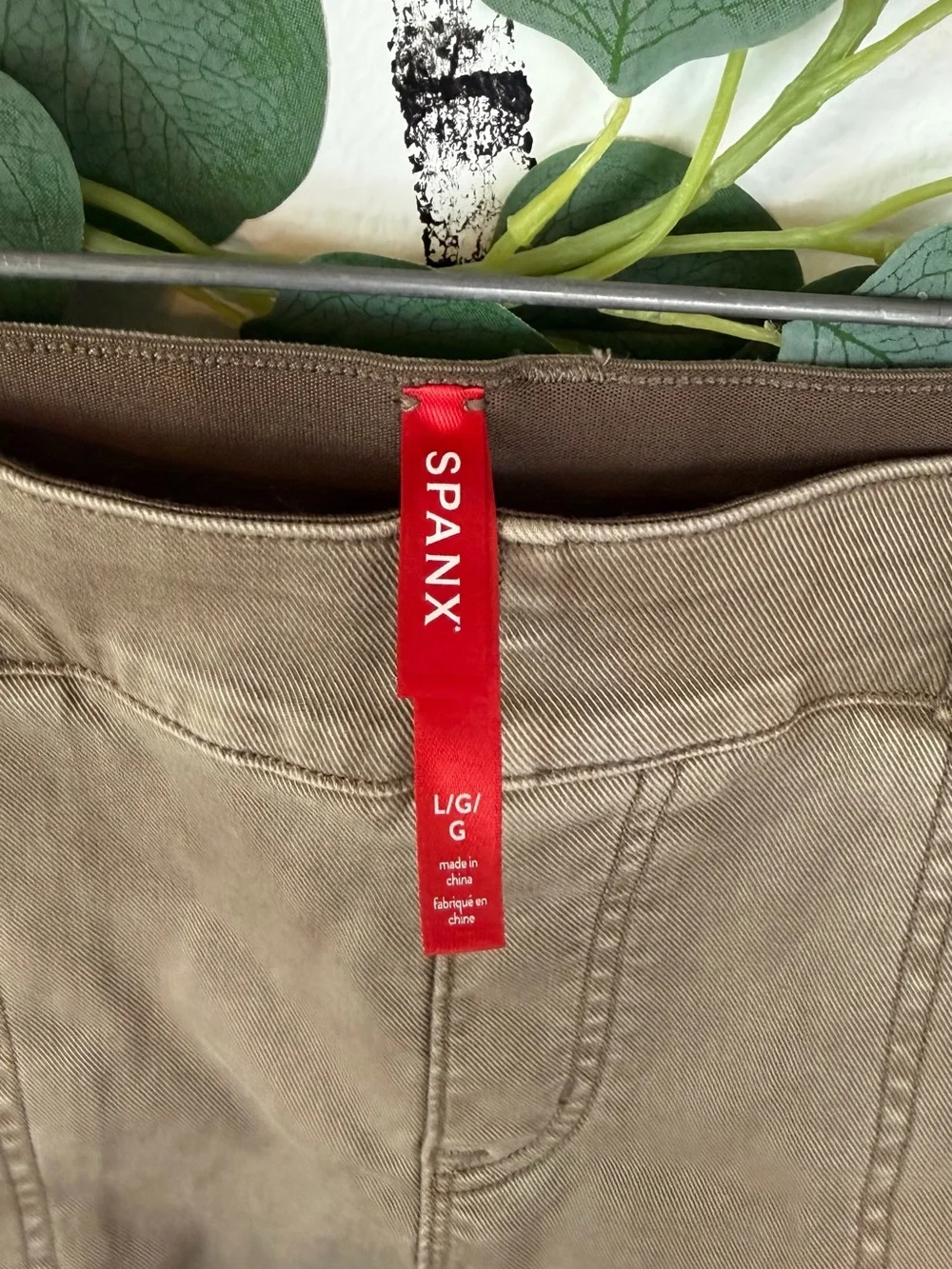 NWT Spanx 6” Twill Pull On Shorts- Cedar Tan Khaki- Size Large